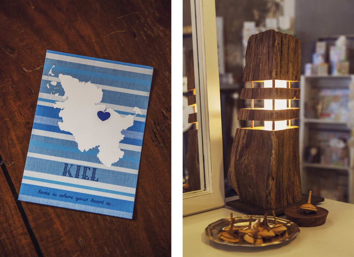 raumzutat-kiel-sh-postkarte-lampe-holz