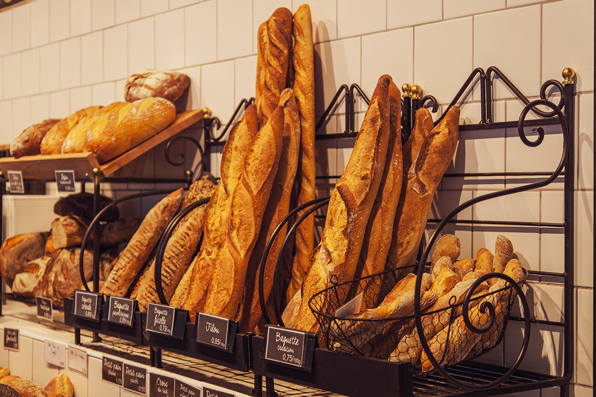 Ein ausgiebiges Frühstück mit Croissants, leckere, französische Backwaren und süße Kuchenträume: das erwartet dich im Café Restez à Table in Kiel!