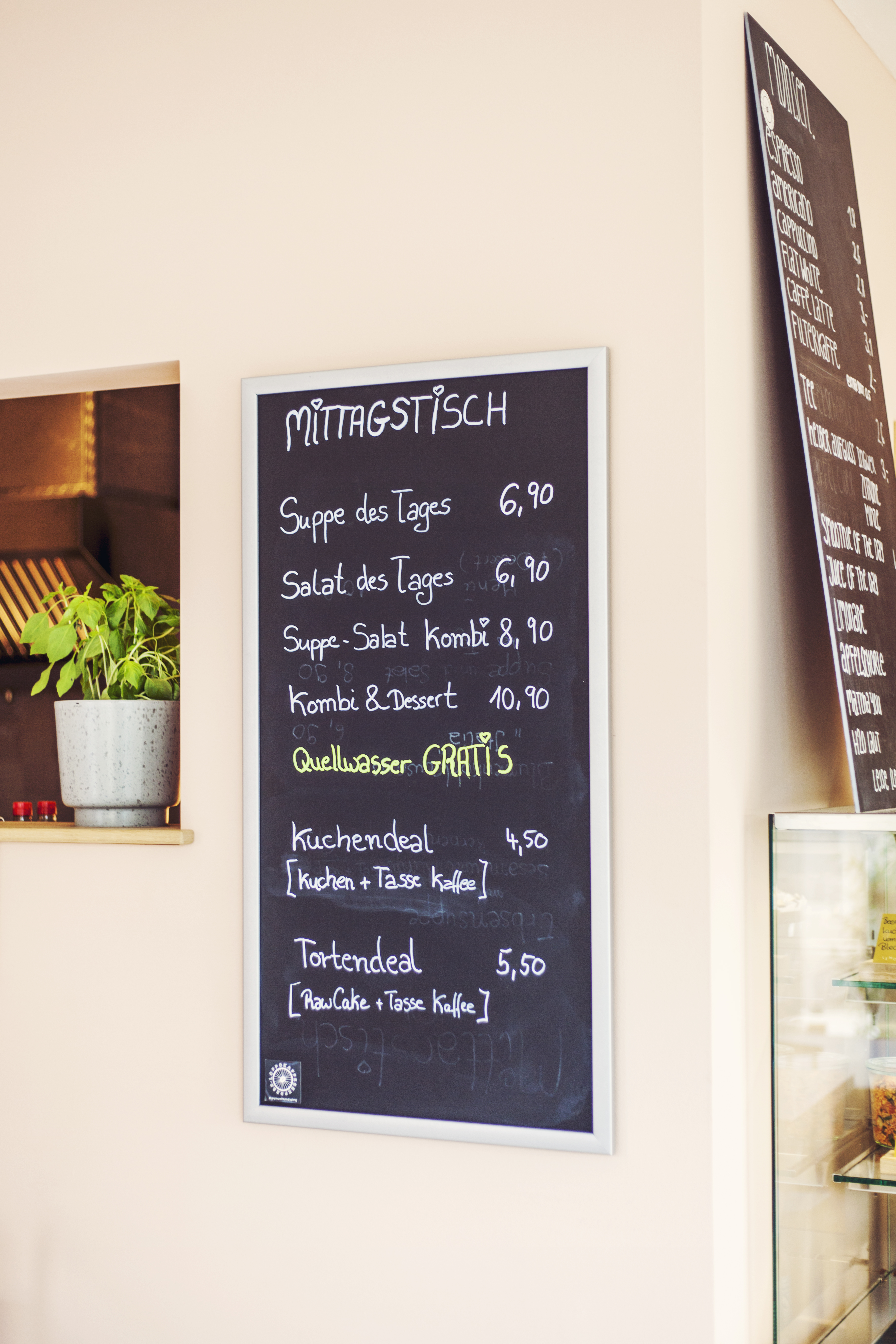 Entdecke das Bistro und Café Le Moine in Einfeld bei Neumünster: vegan, lokal, biologisch und gesund!