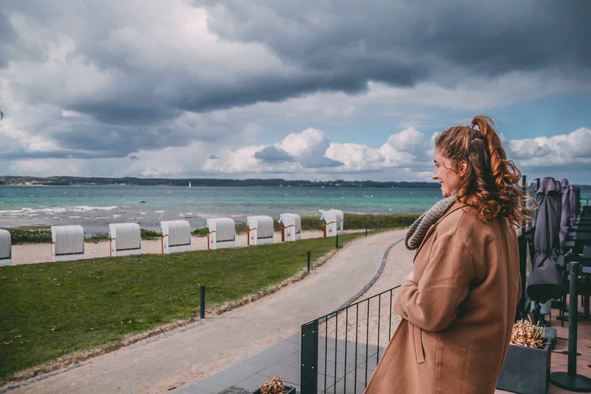 Redakteurin Mona von Förde Fräulein am Strand von Glücksburg