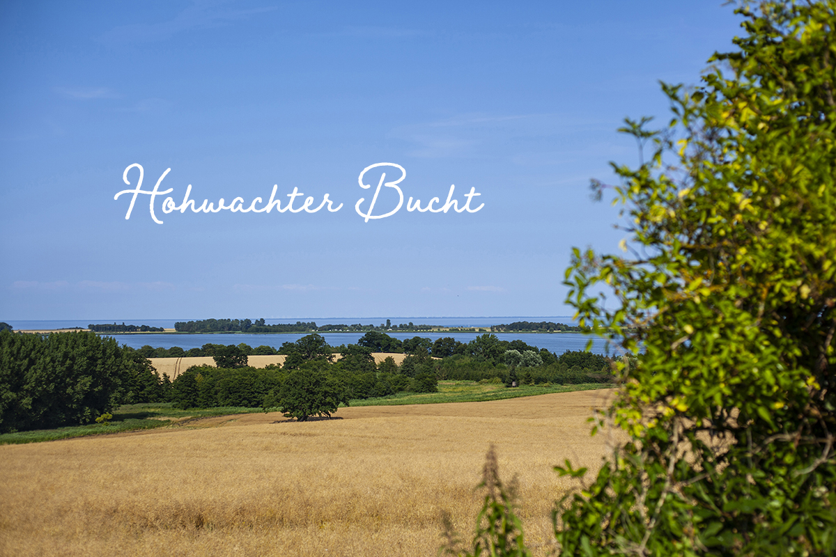 Begleite mich auf ein Leuchtturm-Picknick mit hella Mineralbrunnen in die wunderbare Natur und an den schönen Strand der kleinen Gemeinde Behrensdorf in der Hohwachter Bucht.