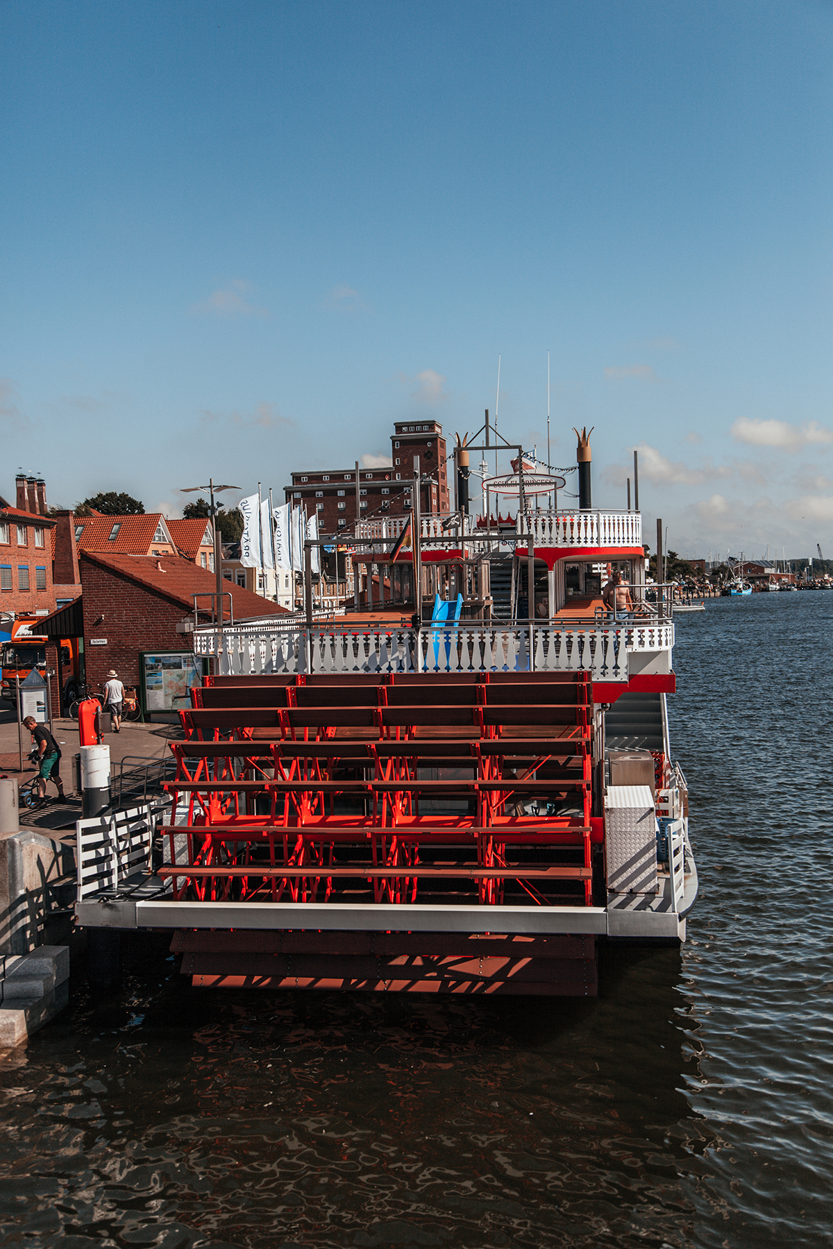 Von einer Fahrt mit dem Raddampfer bis zum Fischbrötchen: Ich gebe dir 9 tolle Tipps, wie du den perfekten Tag in Kappeln an der Schlei verbringen kannst!