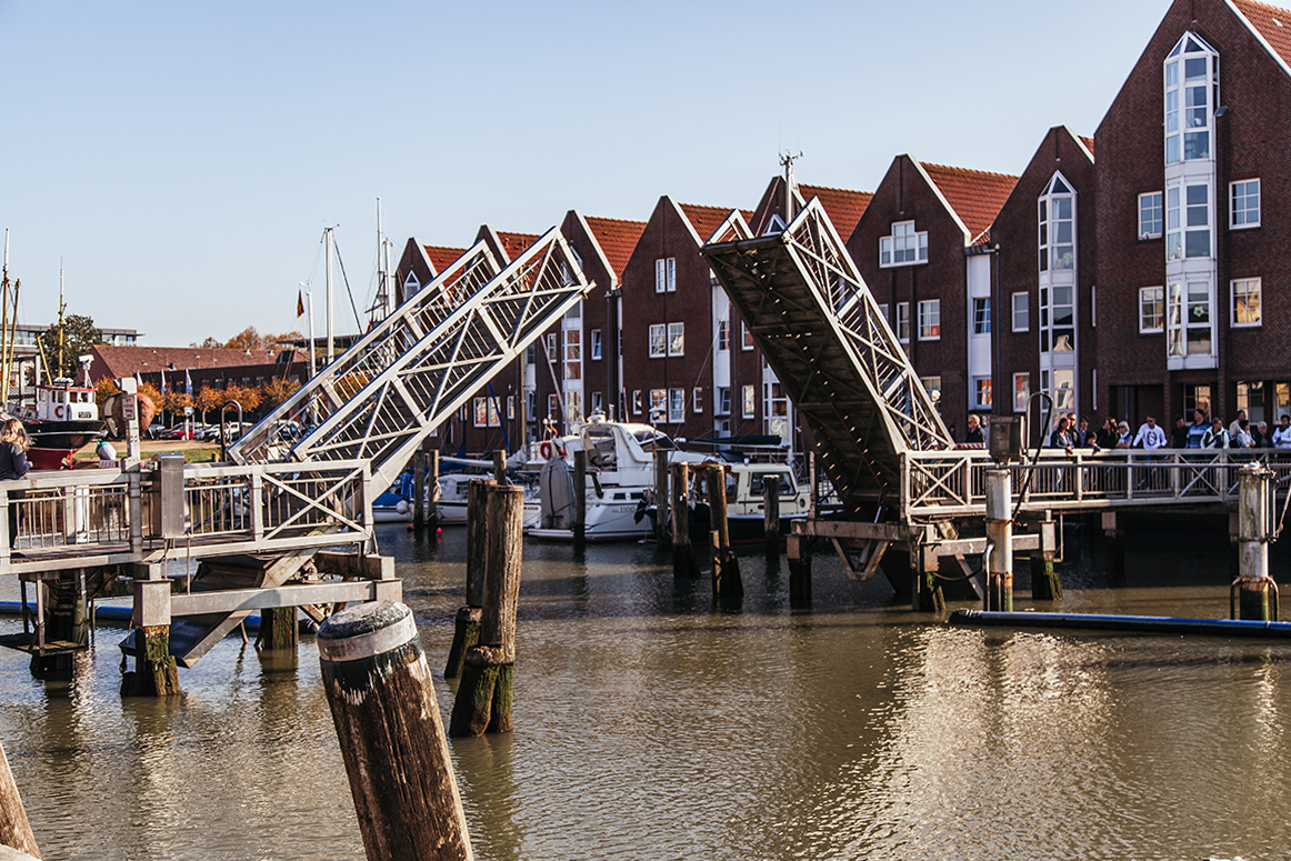Ein Herbsttag in Husum: Entdecke viele Tipps für deinen Ausflug in die Hafenstadt! Hafenstraße