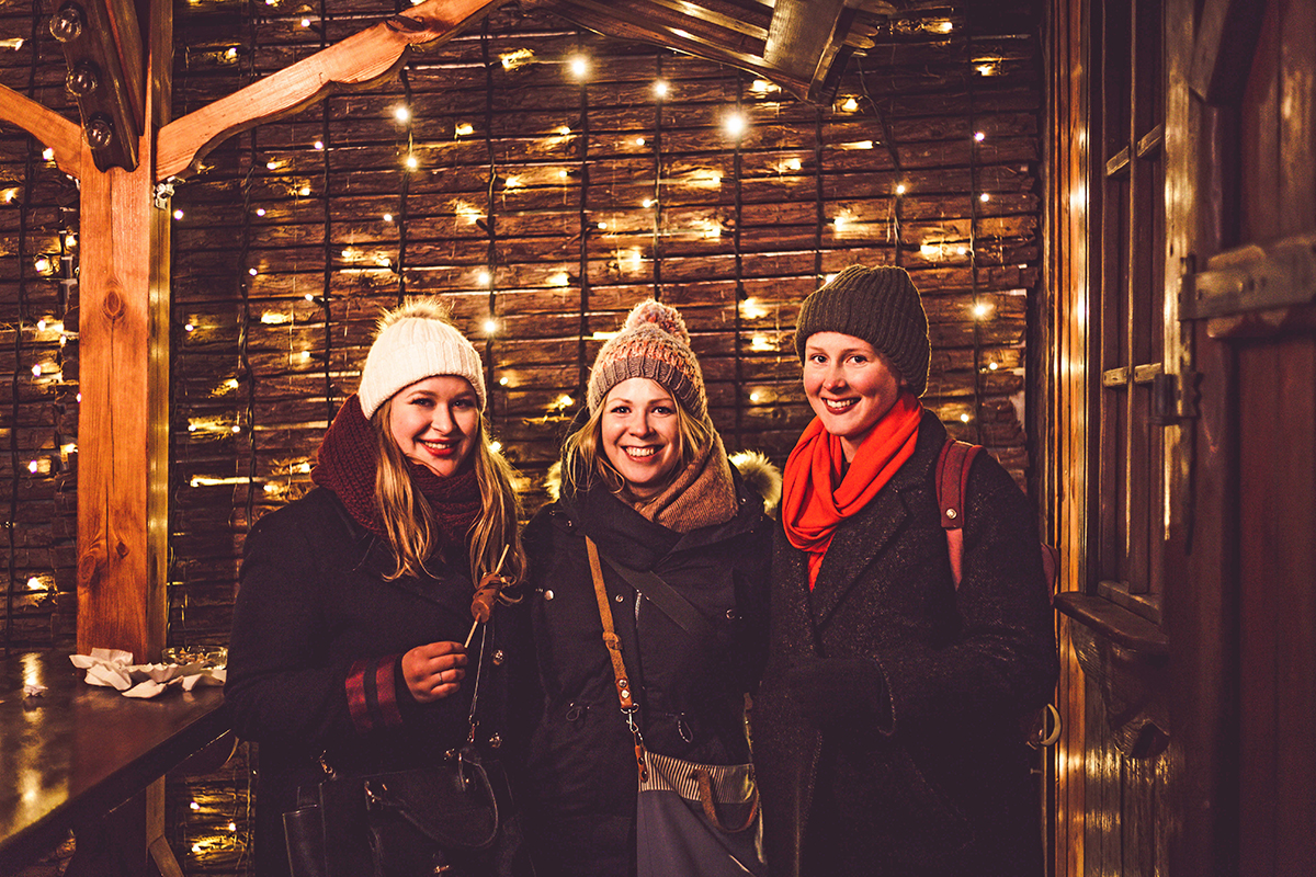 Schlendere jetzt mit mir durch die geschmückten Altstadtstraßen und über den wunderschönen Lübecker Weihnachtsmarkt. Dort wartet ein neuer Geheimtipp!