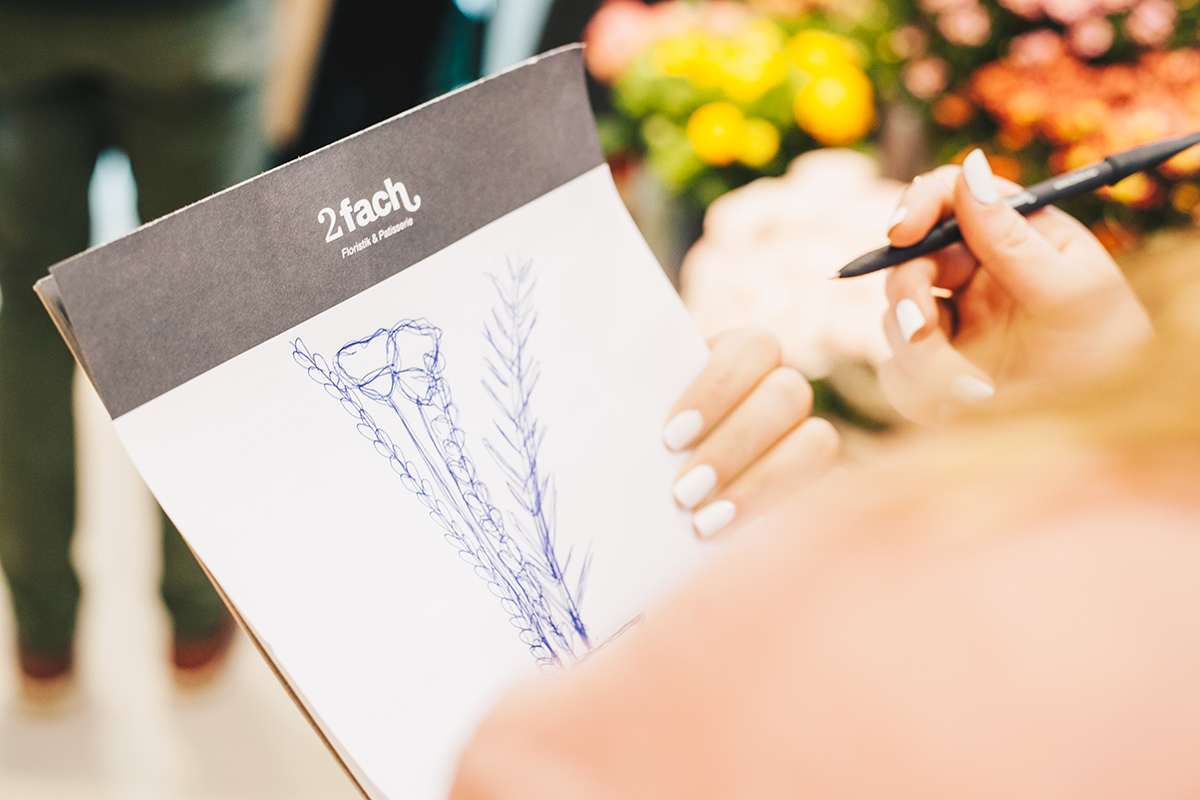 Zu Besuch beim Floristik-Workshop bei 2fach in Kiel: Lerne das Blumenstecken