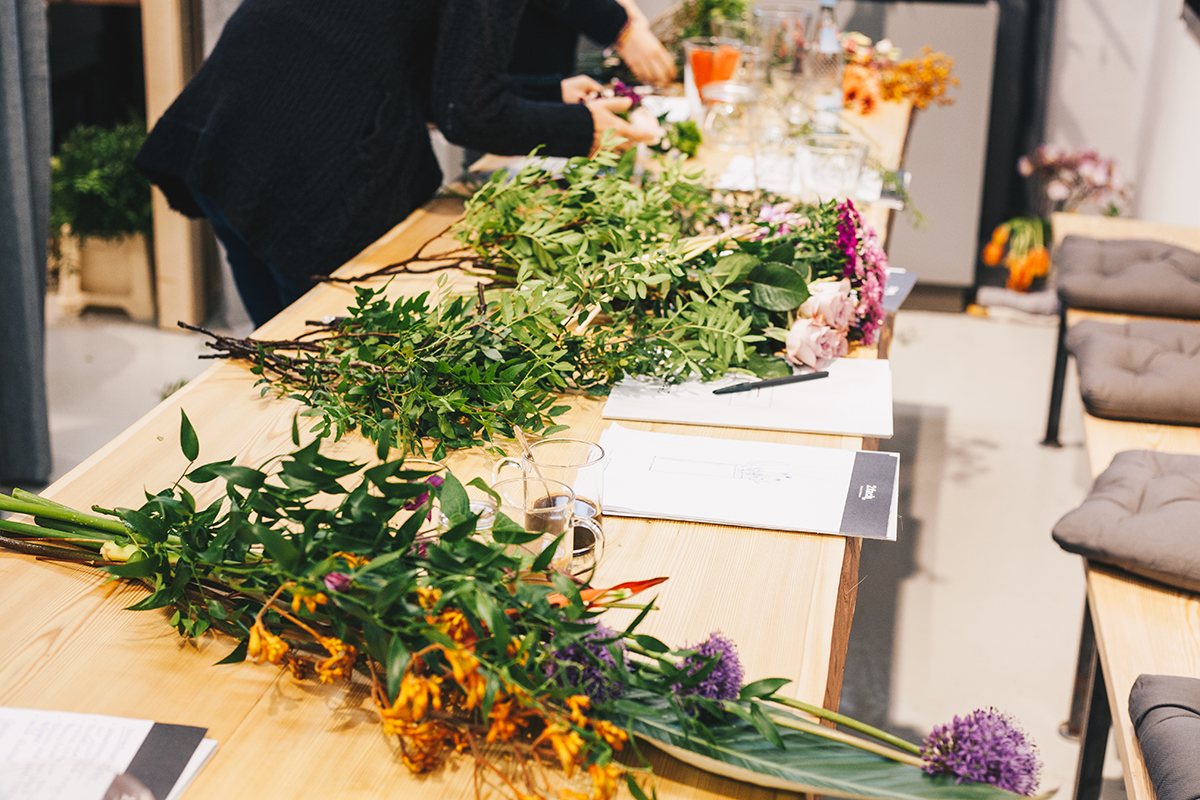 Zu Besuch beim Floristik-Workshop bei 2fach in Kiel: Lerne das Blumenstecken