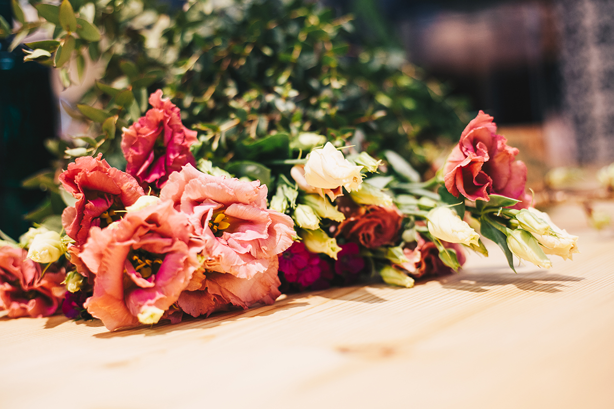 Zu Besuch beim Floristik-Workshop bei 2fach in Kiel: Lerne das Blumenstecken