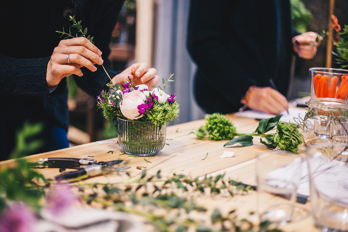 Zu Besuch beim Floristik-Workshop bei 2fach in Kiel: Lerne das Blumenstecken