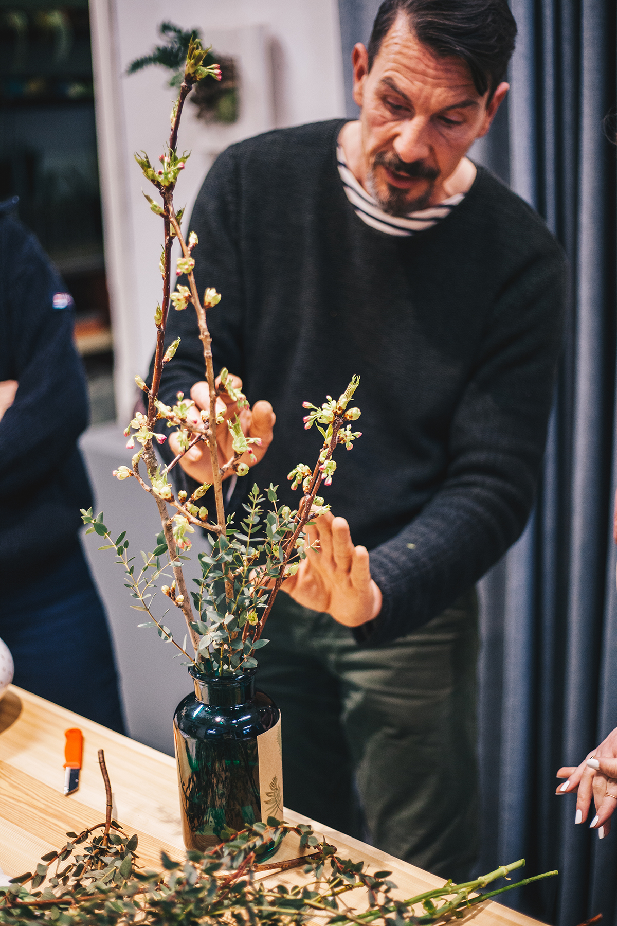 Zu Besuch beim Floristik-Workshop bei 2fach in Kiel: Lerne das Blumenstecken