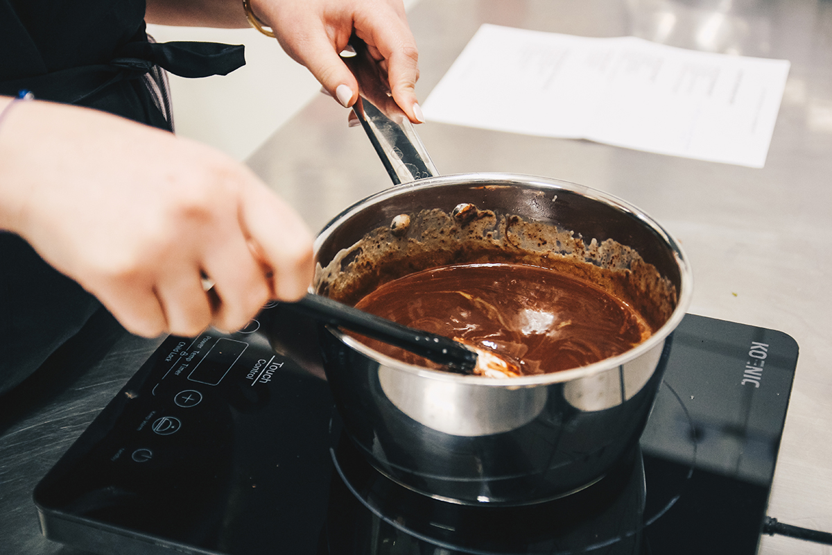 Ich habe an einem Pralinenworkshop bei 2fach – Patisserie & Floristik teilgenommen