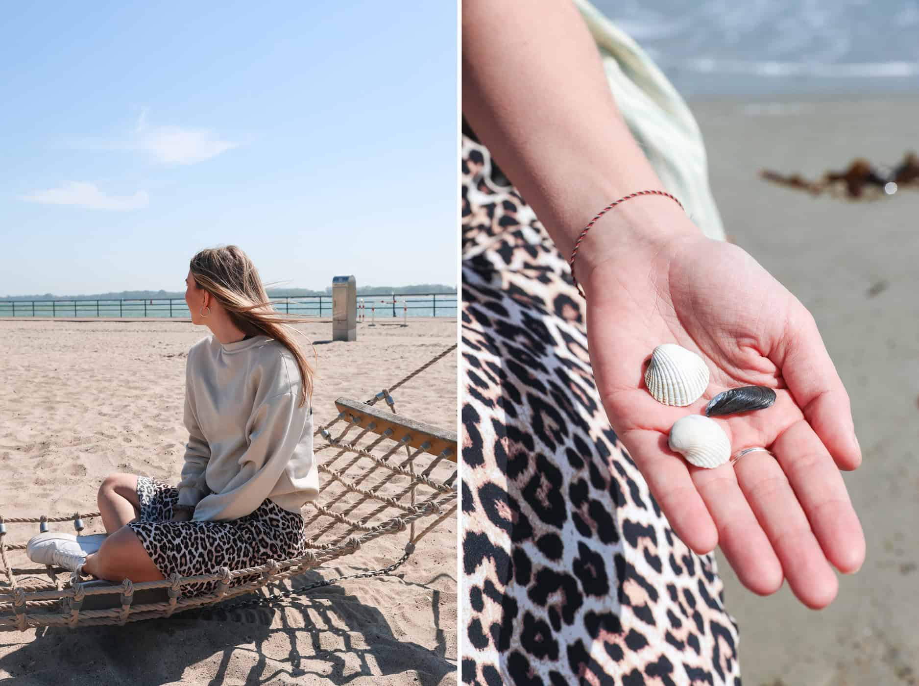 Finja T. sitzt in einer Hängematte am Strand von Travemünde