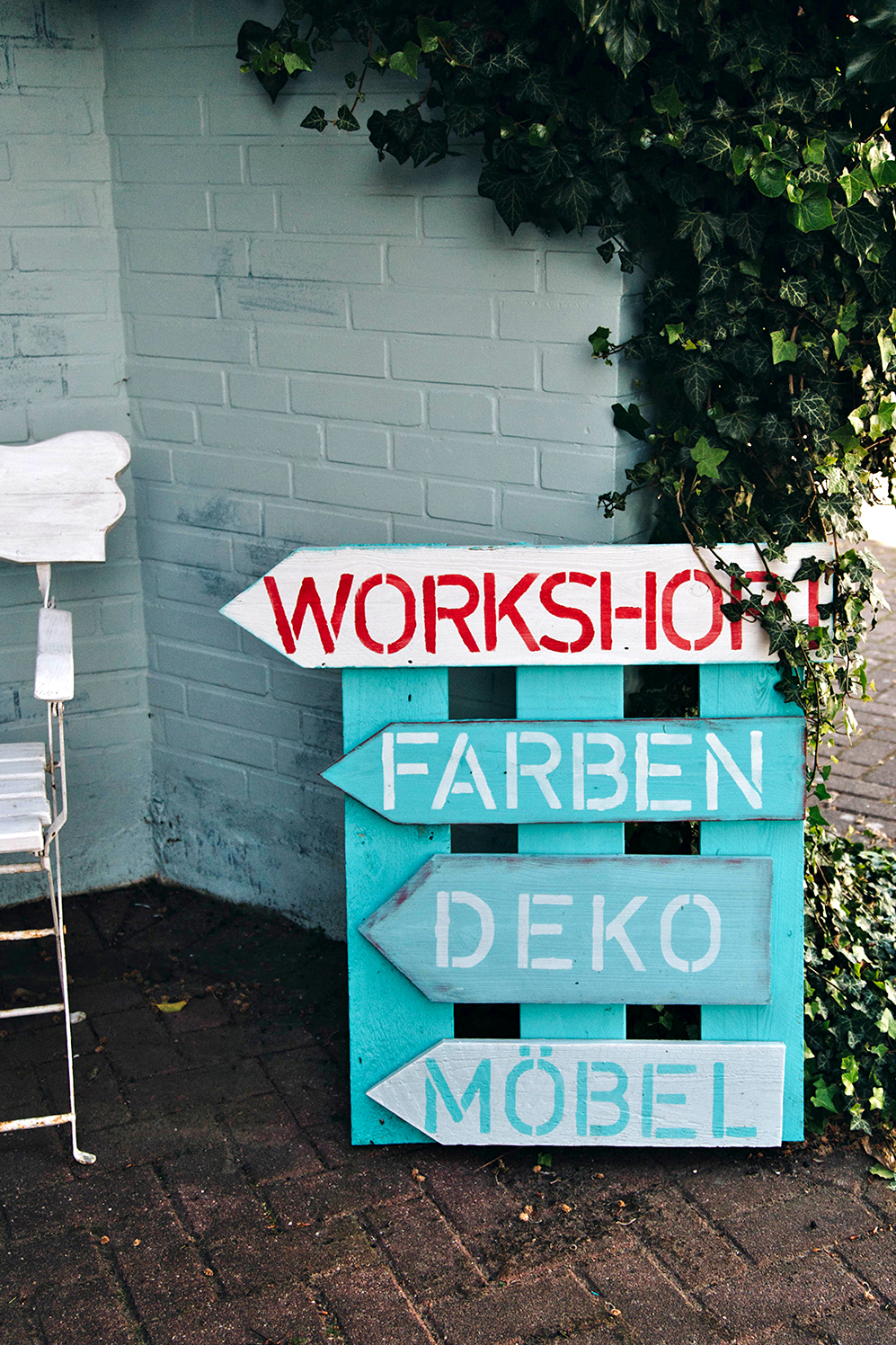 Ich habe an einem Seaside-Design-Workshop bei Parzelle 193 teilgenommen und gelernt, wie ich Möbeln einen Vintage-Look verleihen kann