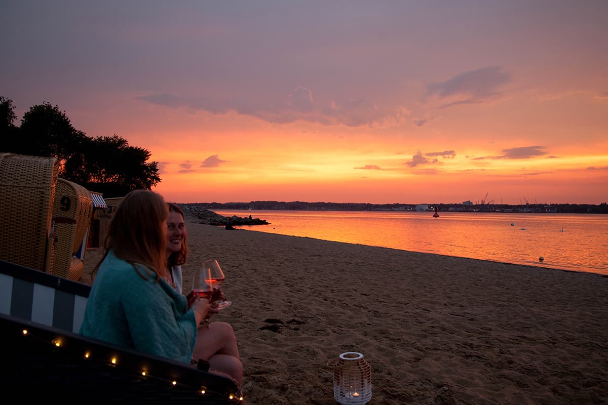 Sonnenuntergang und Wein in Heikendorf