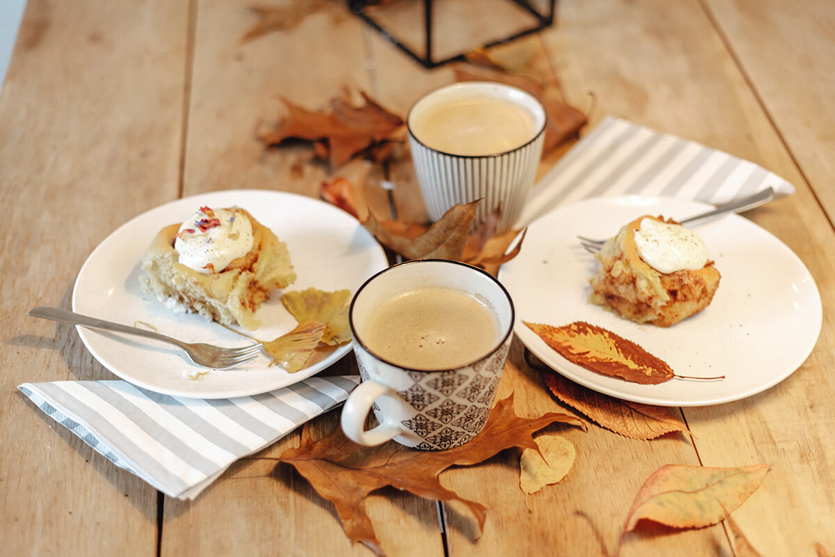 Zimtschnecken und Kaffee