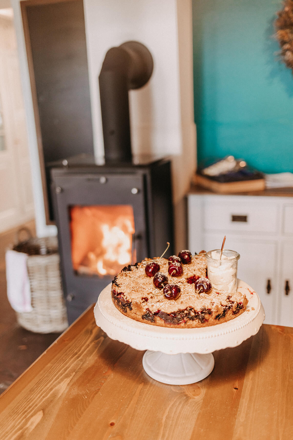 Kirschstreuselkuchen vor dem Ofen