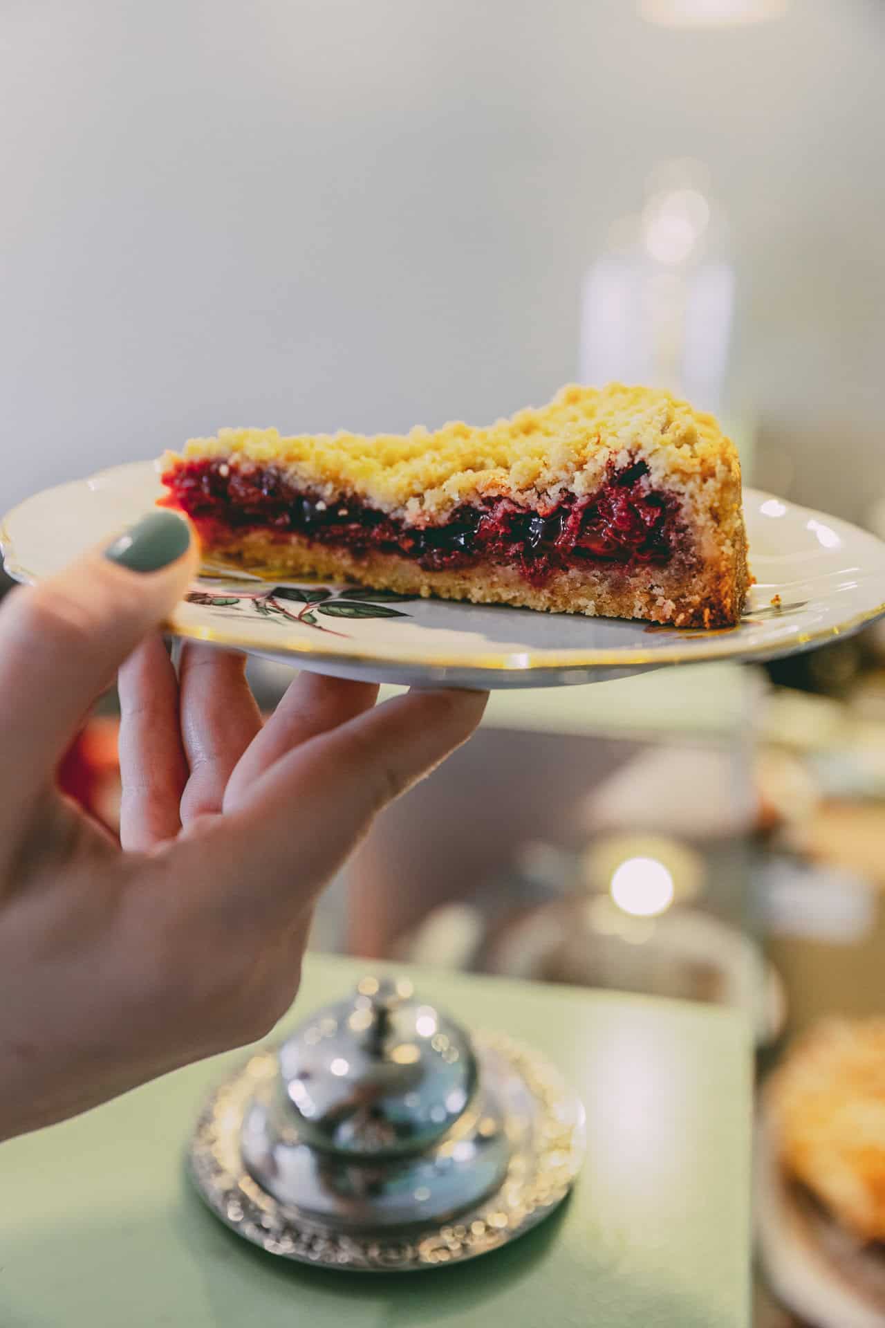 Der vegane Kirschkuchen im Café Milch & Zucker