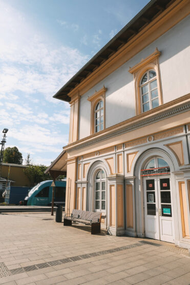 Anreise mit der Deutschen Bahn für eine Tagestour nach Neustadt