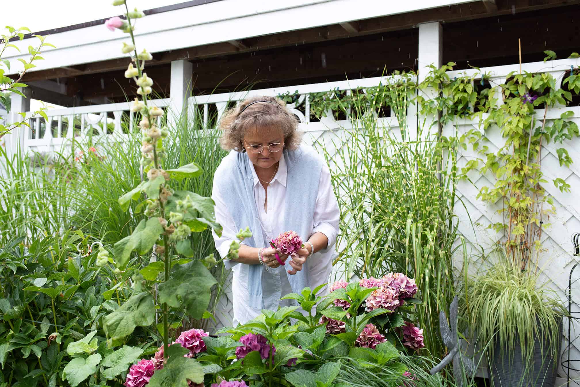 Bettina im Garten