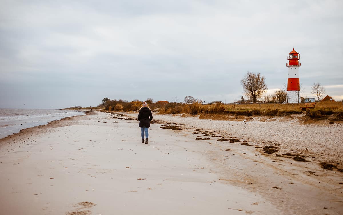 Falshöft Leuchtturm Strand