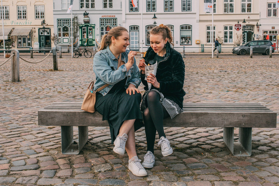 Sina & Meike machen Mittagspasue