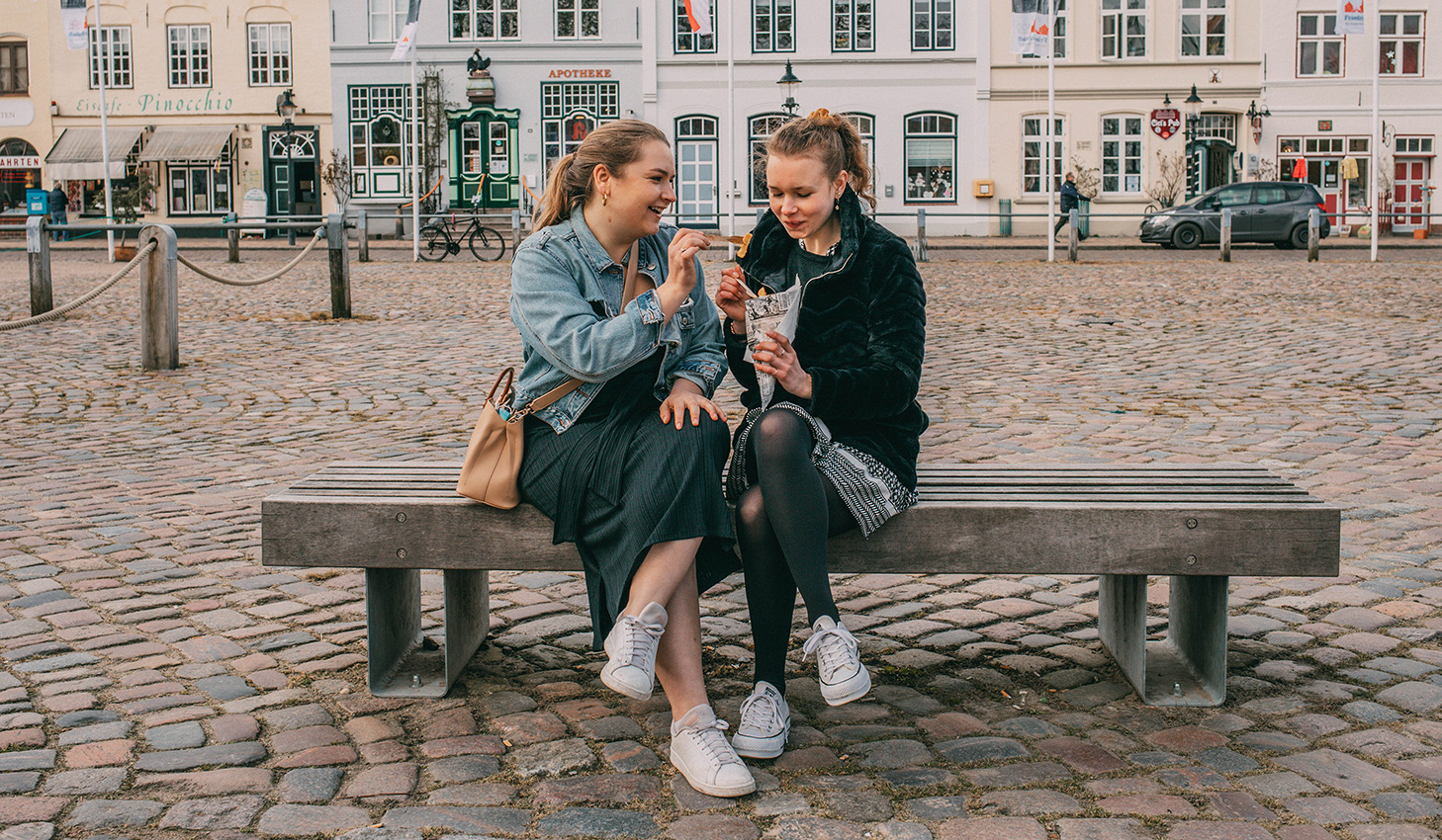 Sina & Meike machen Mittagspasue