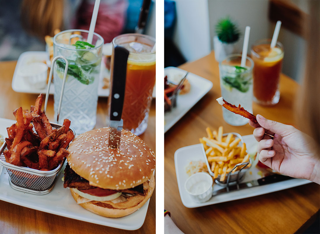 Ein veganer Burger, Süßkartoffelpommes und Getränke im Café Blattgold