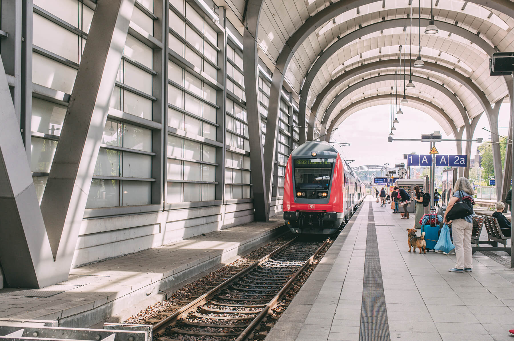 Zug im Bahnhof Kiel