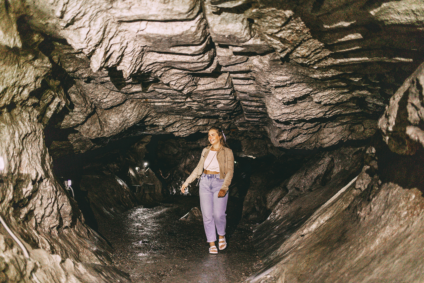 Sina Hoyer im Höhlengang Kalkberg