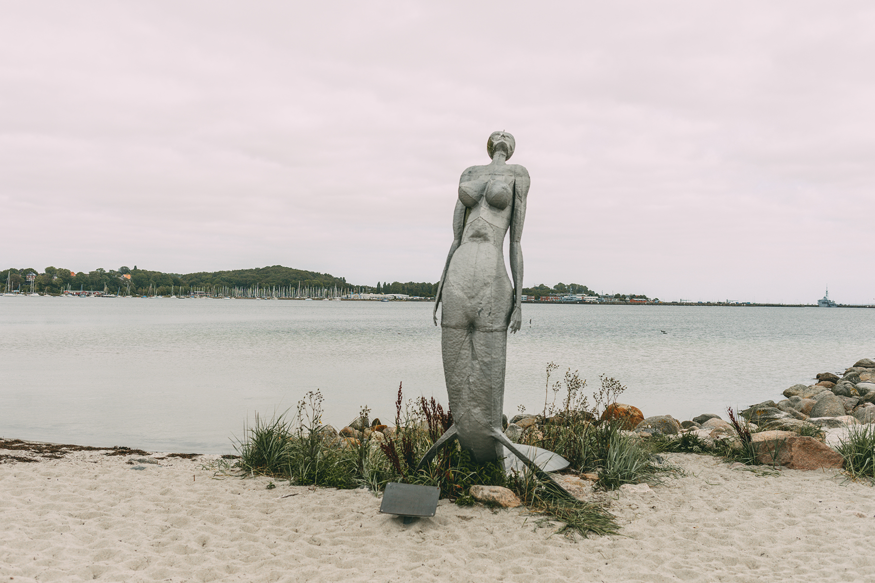 Nixe am Strand von Eckernförde