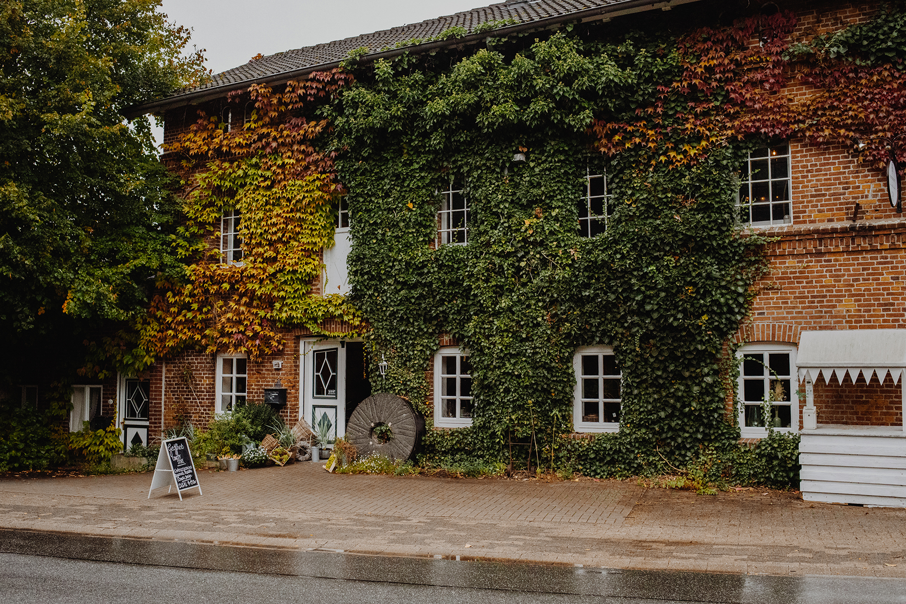 Außenansicht Eventwerkstatt Kiel Nina Rubin Alte Mühle Concept Store