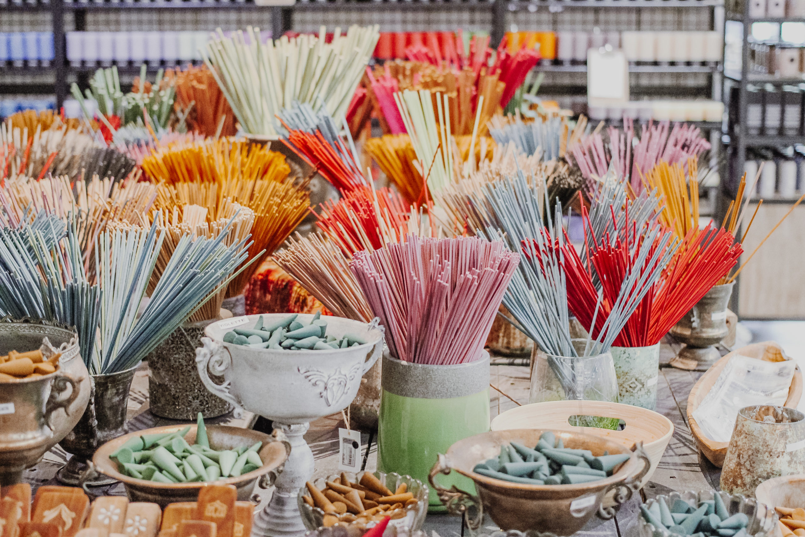 Bunte Räucherstäbchen bei fischer's lagerhaus