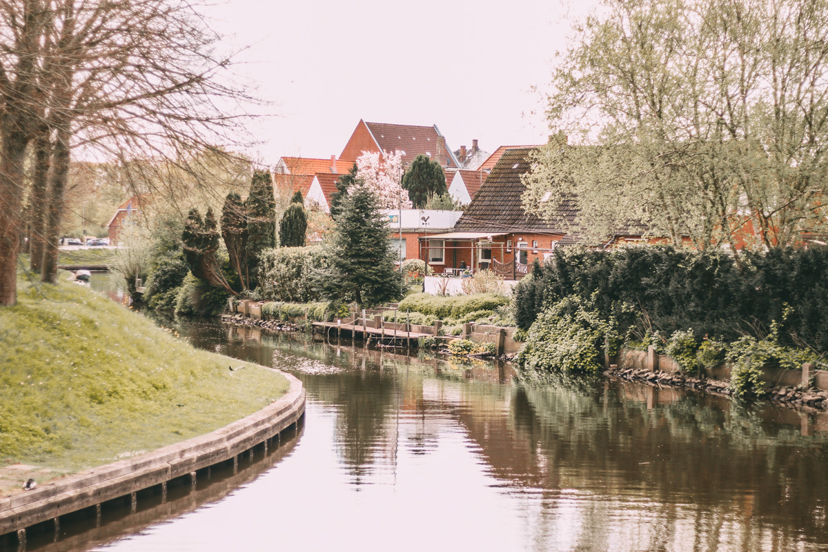 Häuser am Wasser in Friedrichstadt