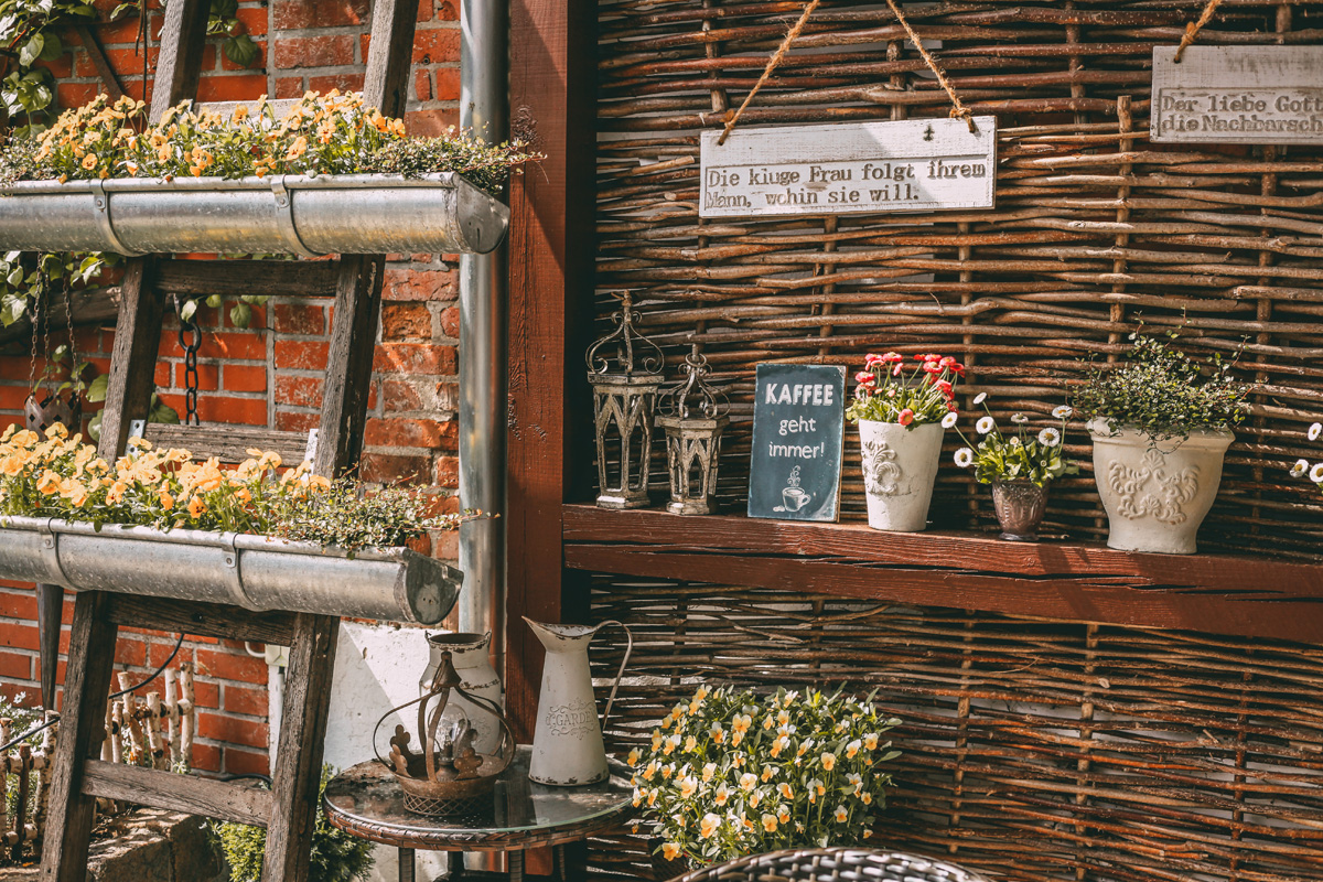 der schöne Garten bei Sonja‘s Kuchenstübchen in Nortorf