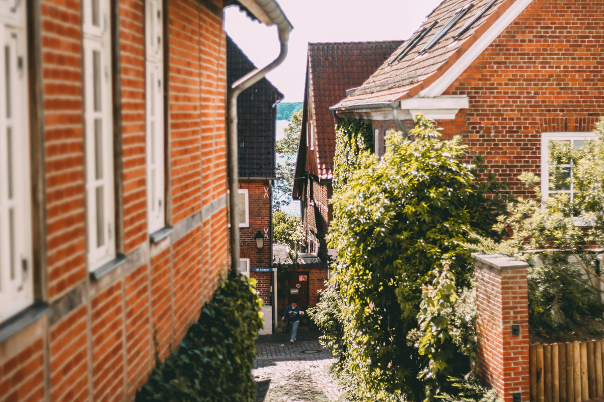 Der Blick durch eine Plöner Gasse