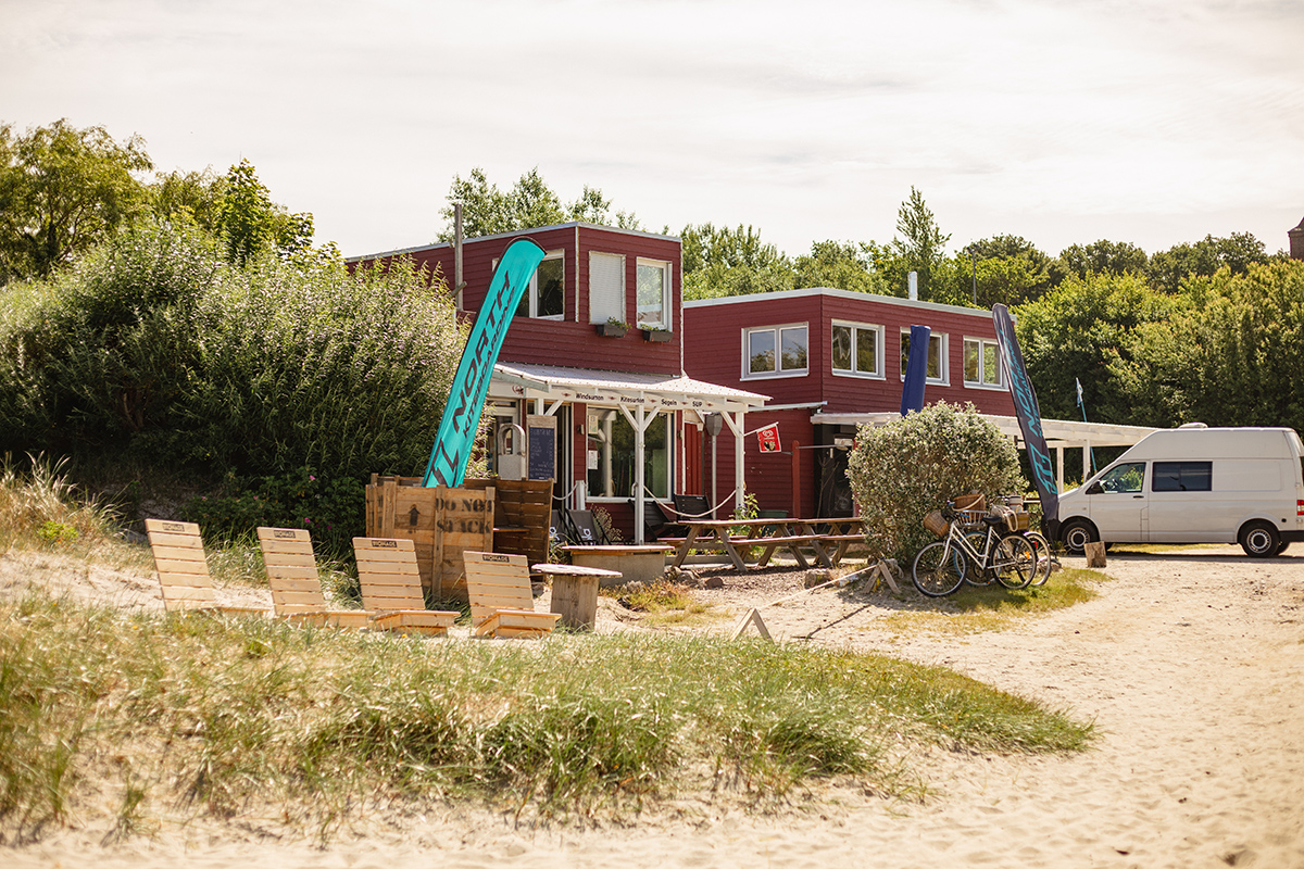 Picknick am Strand von Stein: Surfschule Laboe