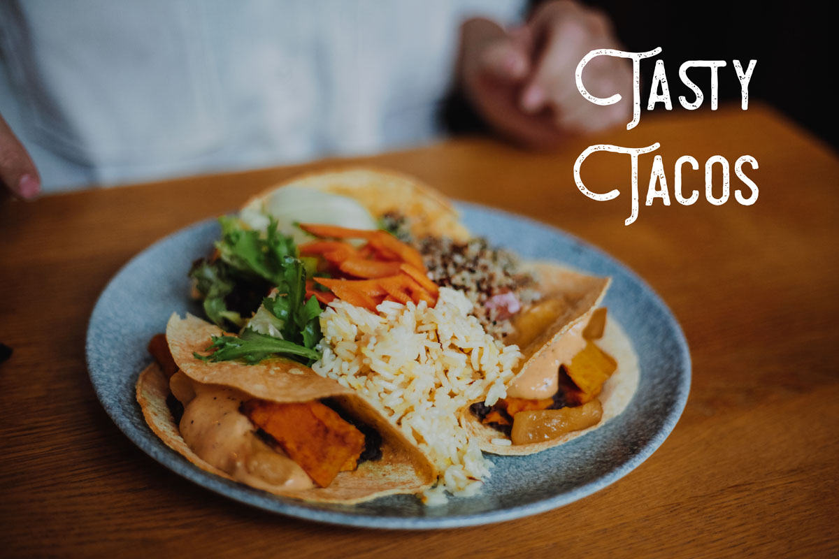 Vegane Tacos mit Reis und Gemüse