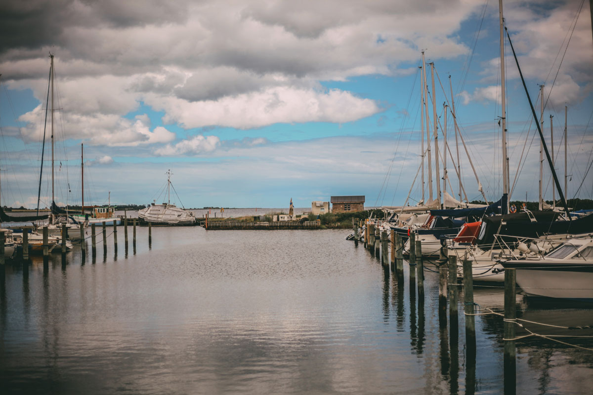 Segelschiffe im Hafen von Kragenæs