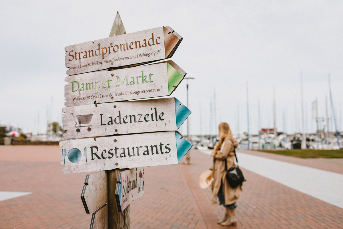 Damp Tipps: Schild am Hafen