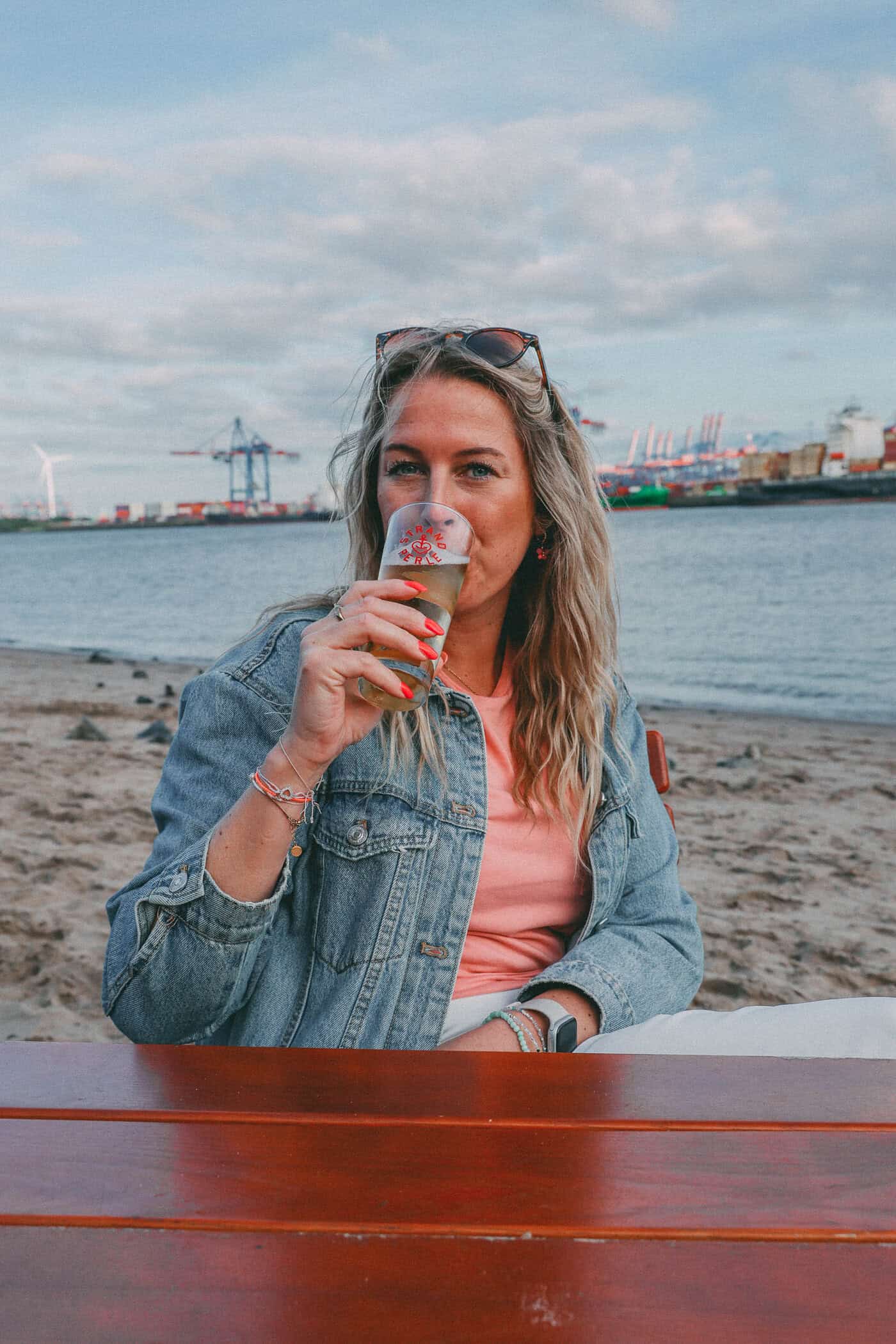 Kühles Getränk am Abend in Hamburg
