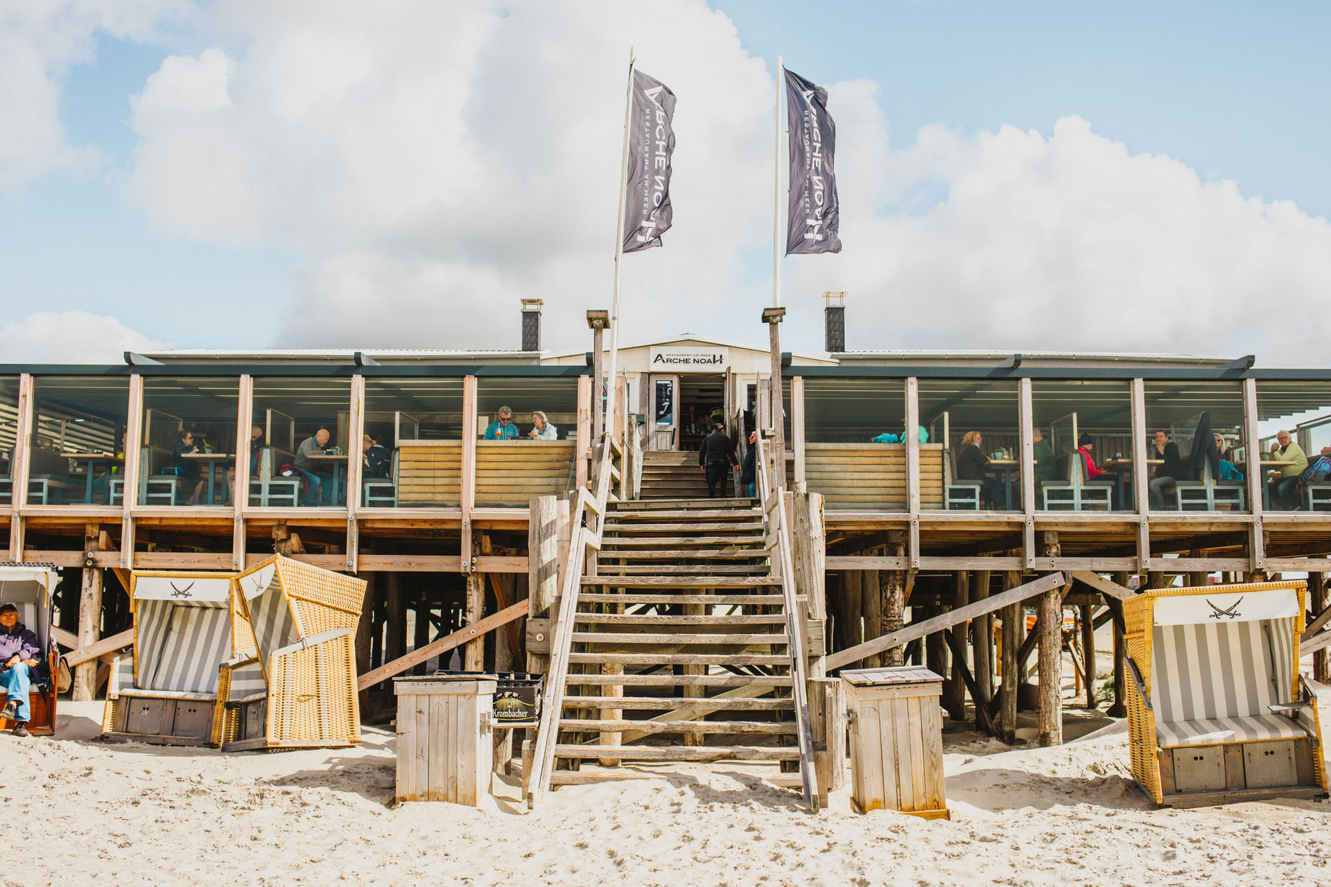 Das Pfahlbauten-Restaurant Arche Noah am Strand von St. Peter-Ording