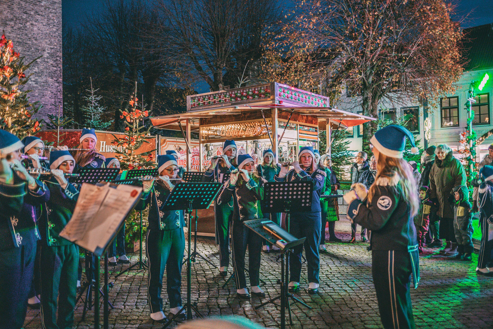 Ein Spielmannszug auf dem Husumer Weihnachtsmarkt 2022