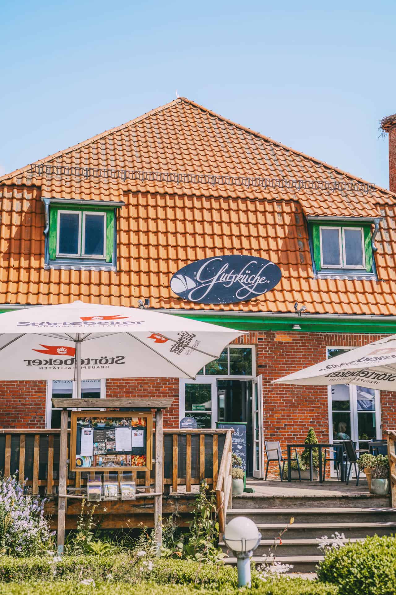 Das Restaurant auf Gut Wulksfelde bietet Platz für eine ausgiebige Pause auf deinem Ausflug in den Kreis Stormarn