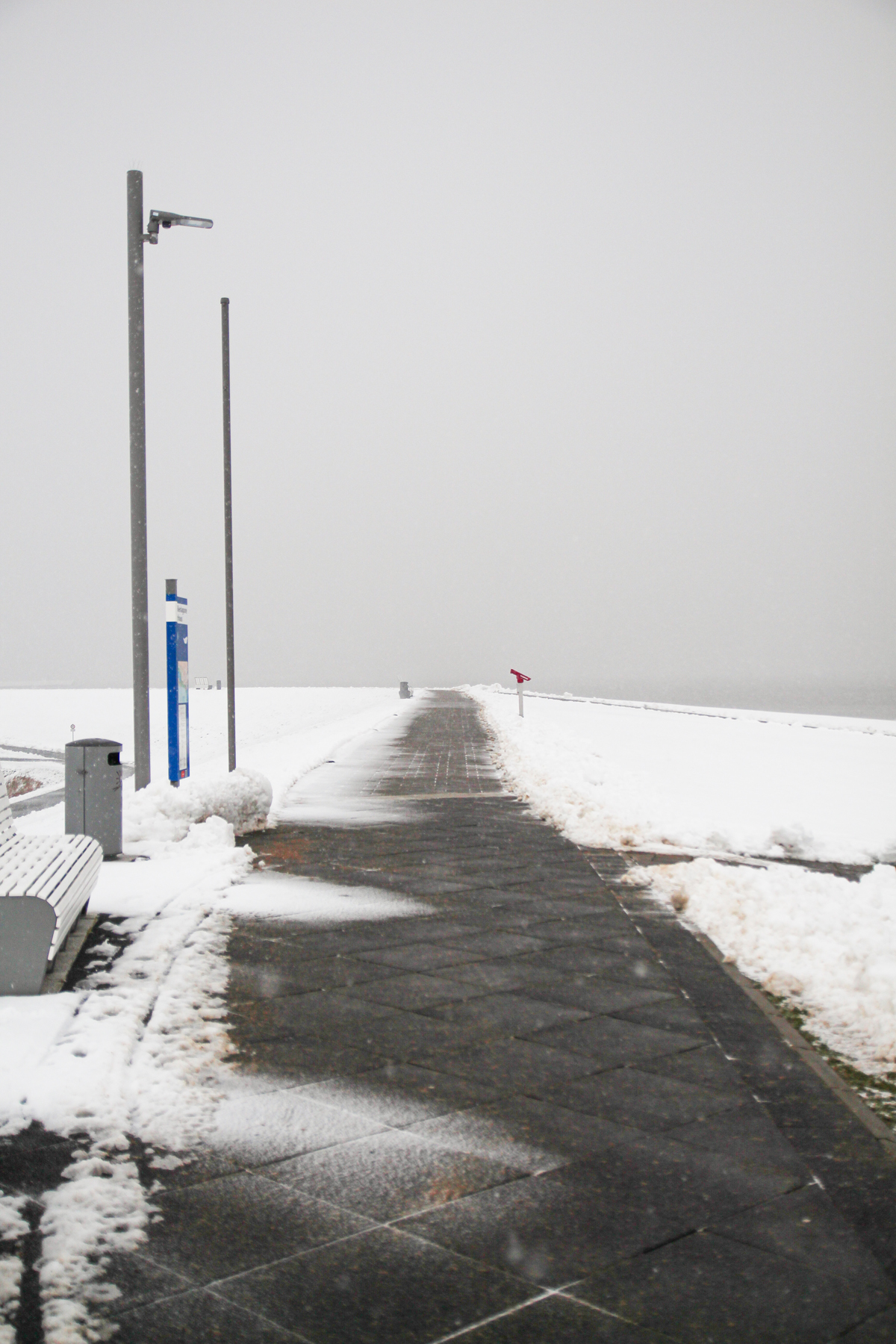 Deichweg in Büsum im Winter