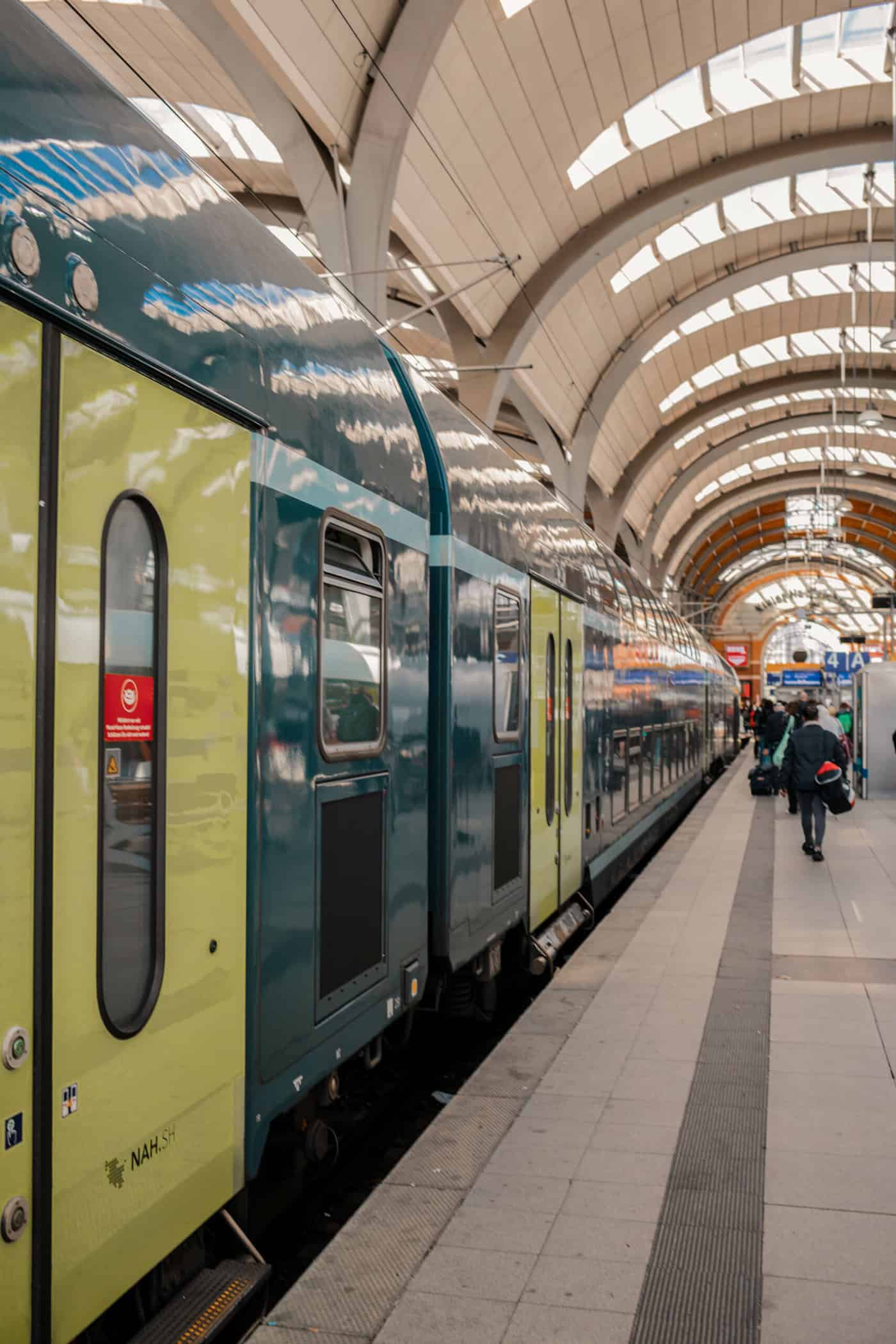 Abbild der Regionalbahn im Kieler Hauptbahnhof