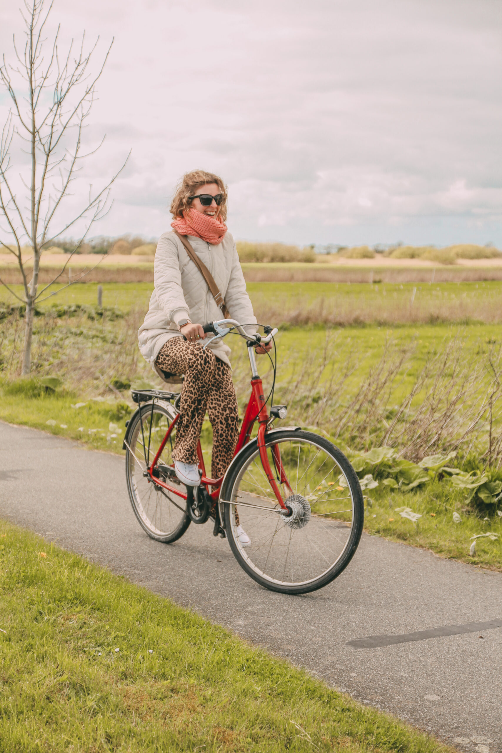 Ramona Dabringer auf dem Fahrrad unterwegs auf der Insel Föhr