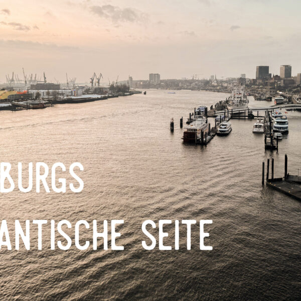 Ein Foto des Hambuger Hafens mit der Bildaufschrift "Hamburgs romantische Seite"