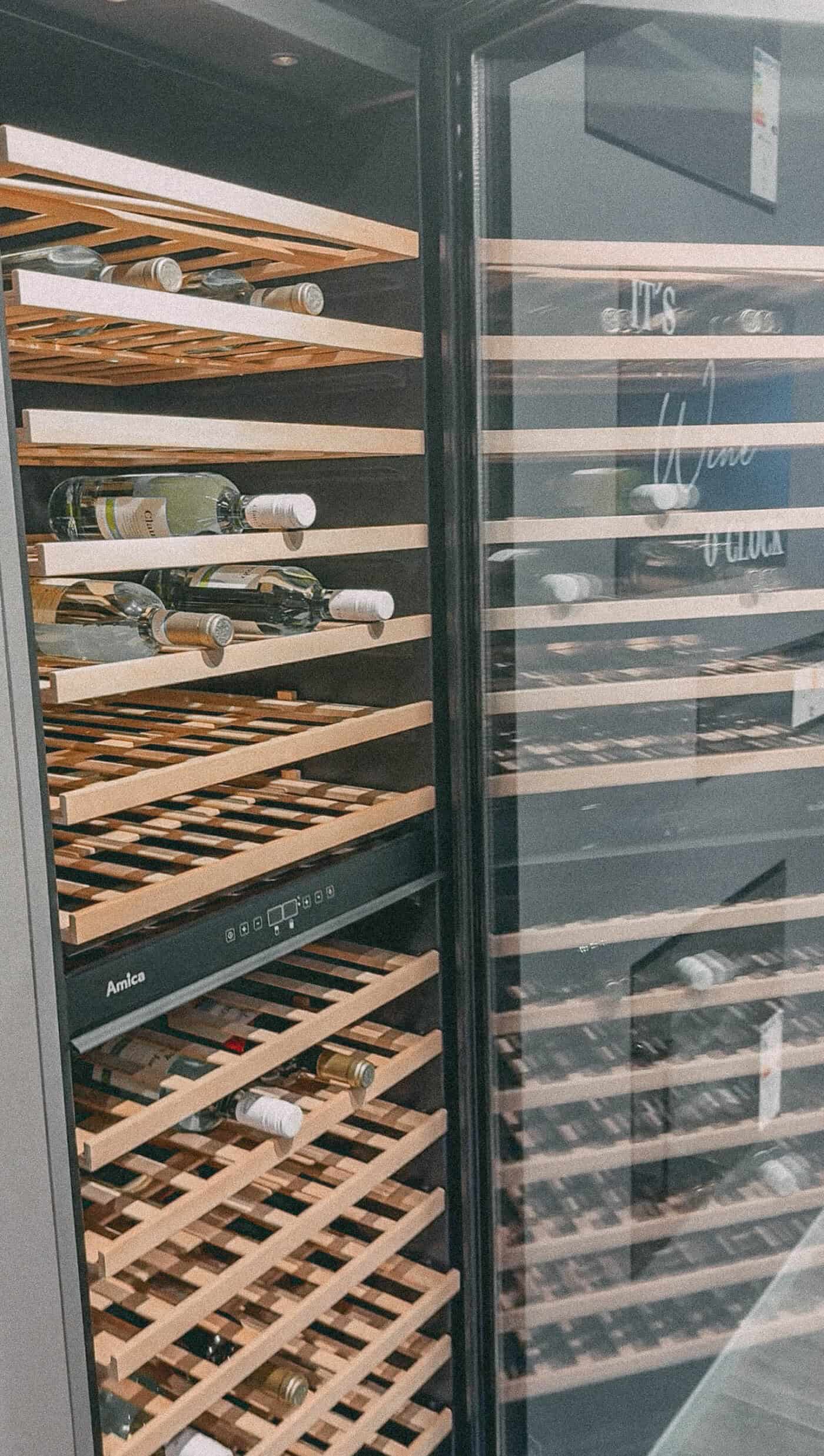 integrierter Weinschrank