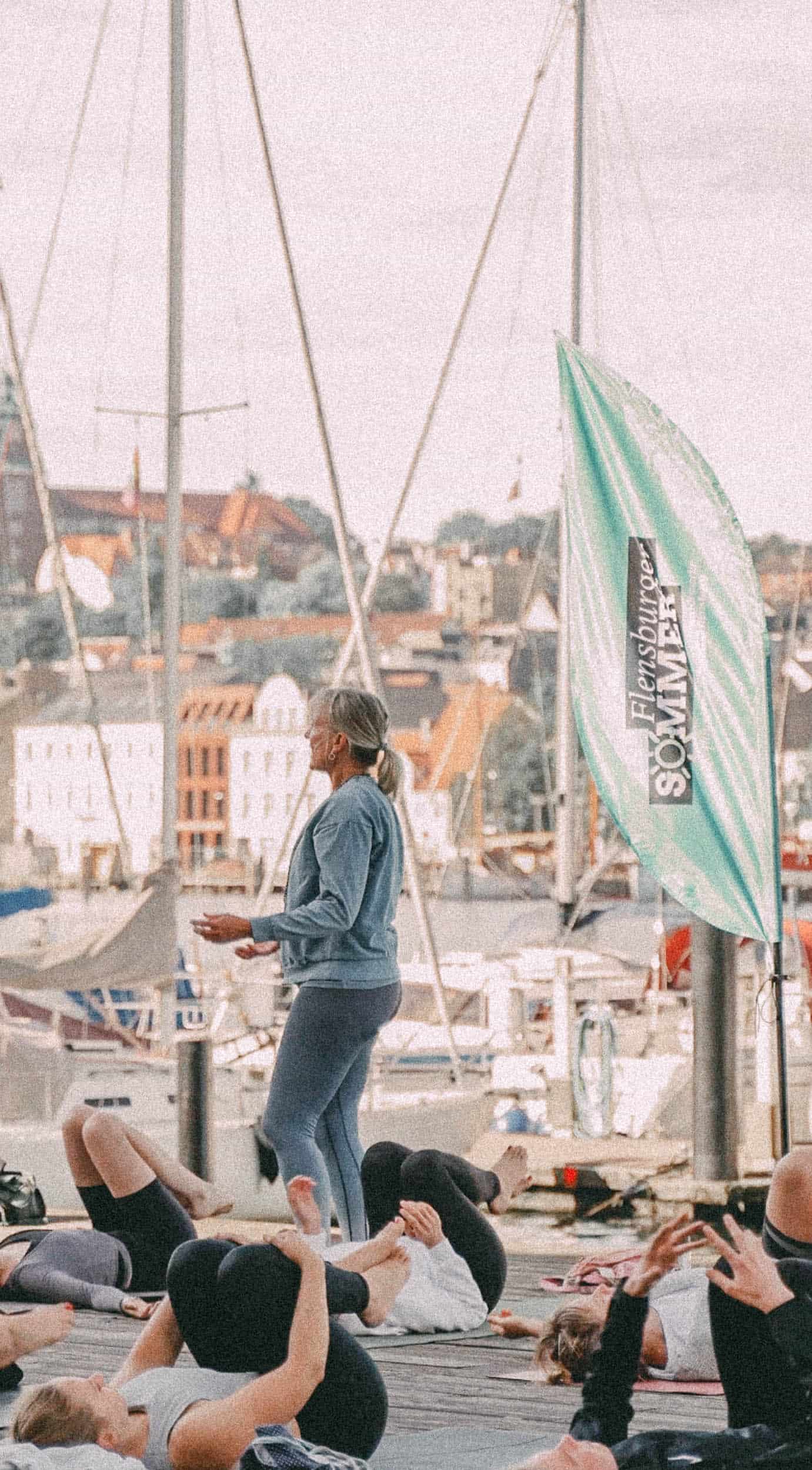 Yoga am Hafen
