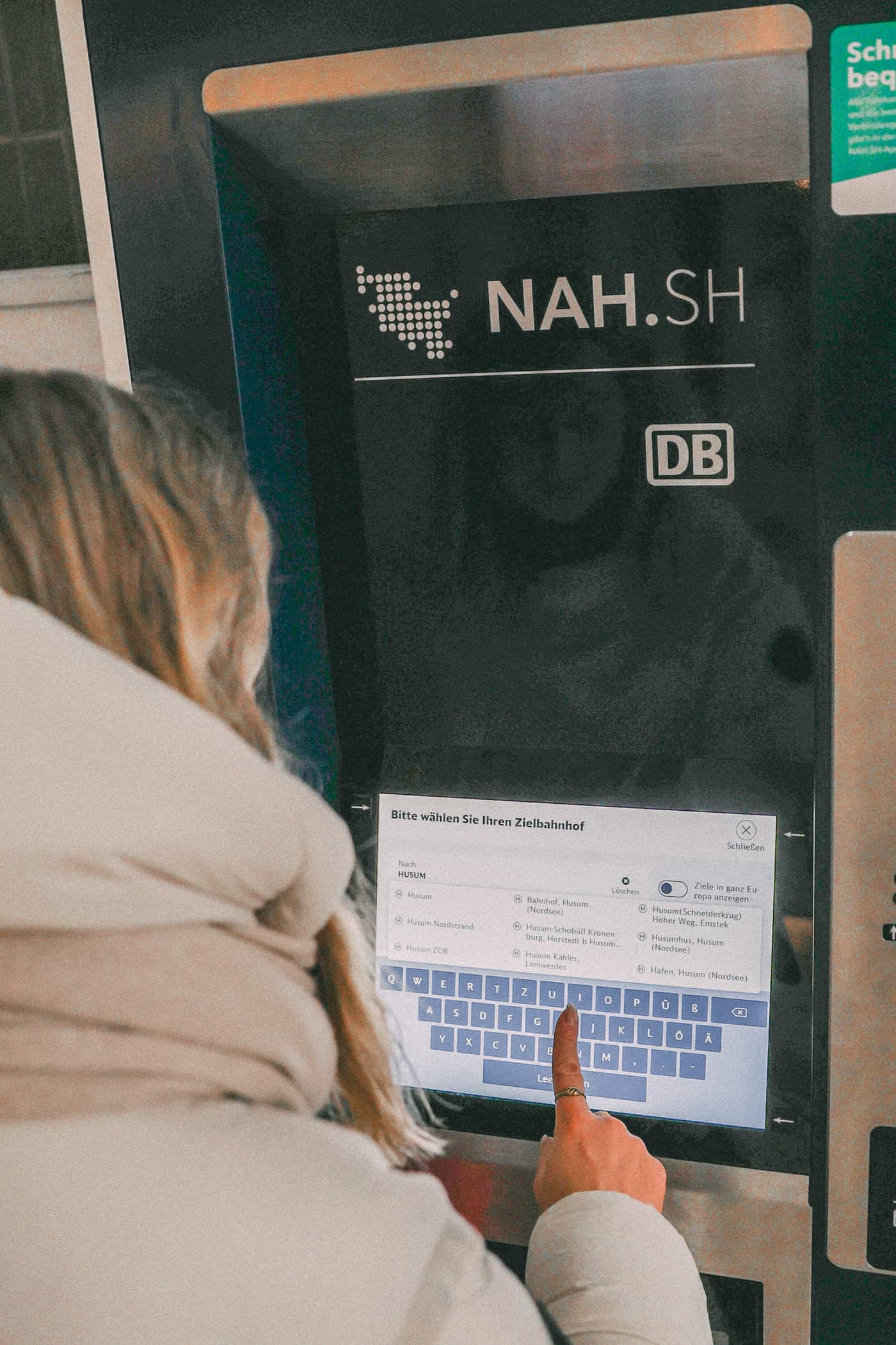 Ticketautomat am Bahnhof in Husum