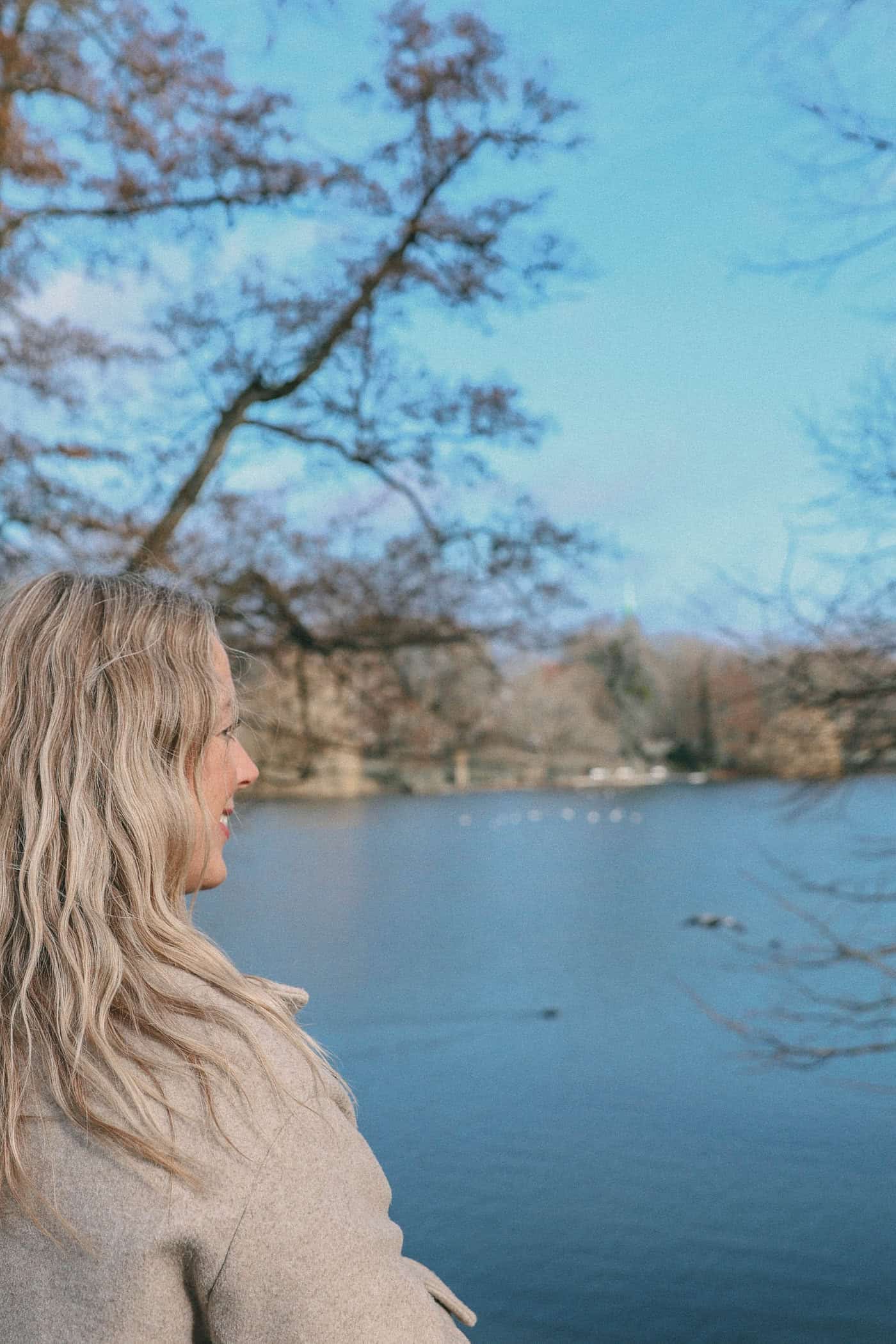 Ausblick auf den Teich im Schrevenpark bei Kiel on a budget